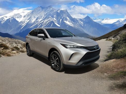 Used 2021 Toyota Venza LE image 7