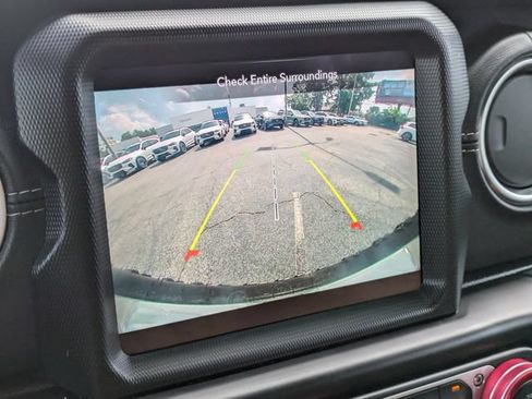 Used 2021 Jeep Wrangler Unlimited Sahara AWD/4WD image 25