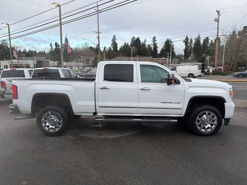 Used 2016 GMC Sierra 2500 Denali w/ Duramax Plus Package image 9
