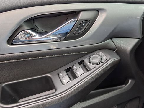 Used 2023 Chevrolet Traverse LT image 19