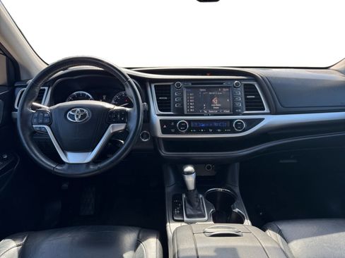 Used 2015 Toyota Highlander XLE image 12