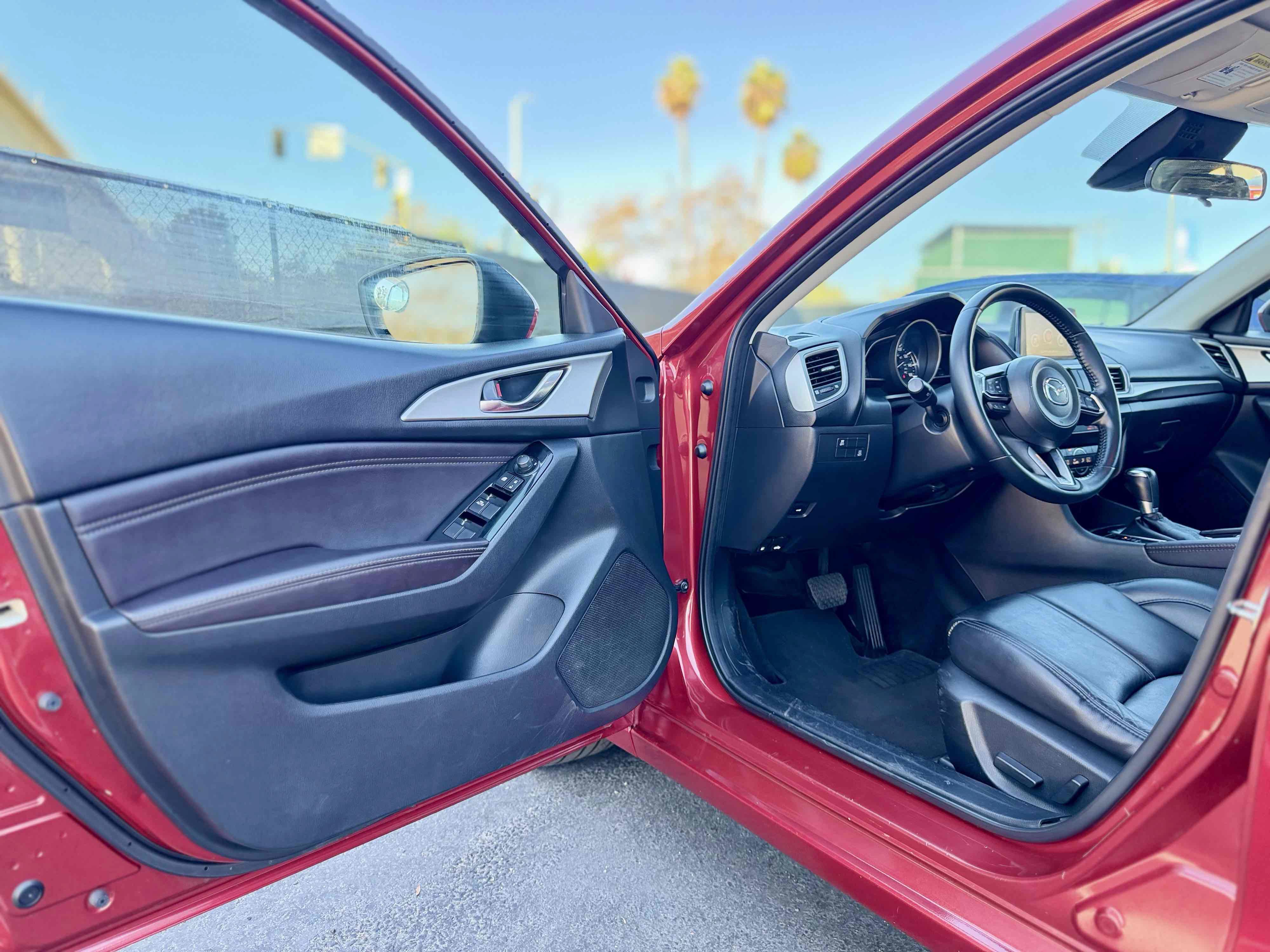 Used 2018 MAZDA MAZDA3 Touring FWD image 19