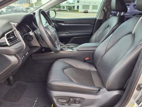 Used 2022 Toyota Camry XSE FWD image 4