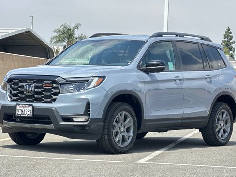Certified 2025 Honda Passport TrailSport image 8