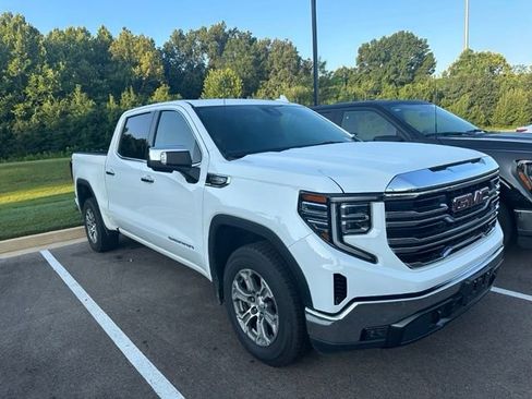 Used 2025 GMC Sierra 1500 SLT RWD image 5