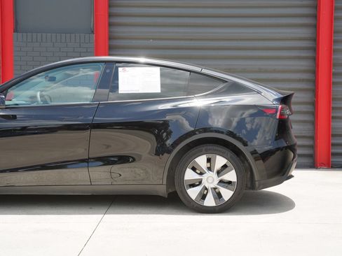 Used 2023 Tesla Model Y Long Range AWD/4WD image 8