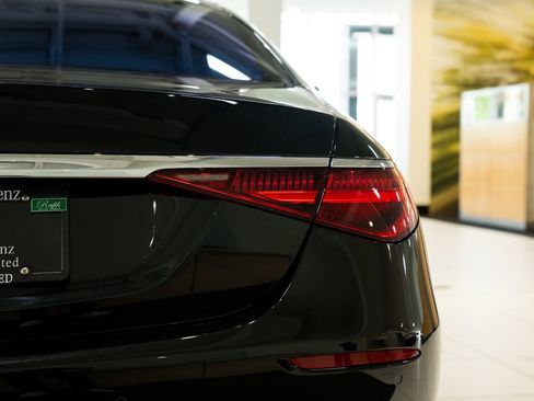 Certified 2022 Mercedes-Benz Maybach S 580 4MATIC image 17