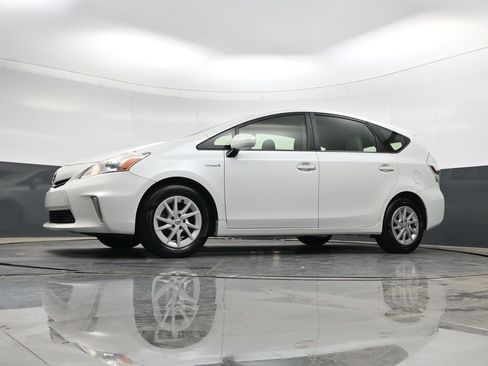Used 2014 Toyota Prius V Three FWD image 29