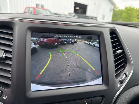 Used 2022 Jeep Cherokee Latitude Lux AWD/4WD image 19