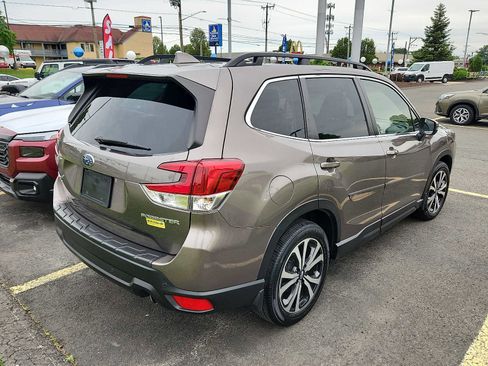 Used 2023 Subaru Forester Limited AWD/4WD image 6