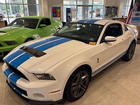 Used 2010 Ford Mustang Shelby GT500 RWD image 5