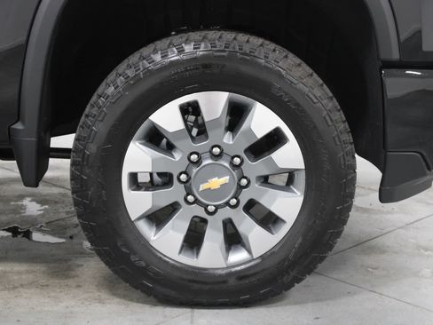 Used 2026 Chevrolet Silverado 2500 Custom w/ Custom Value Package AWD/4WD image 17