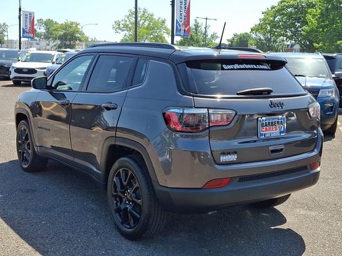 Used 2023 Jeep Compass Latitude AWD/4WD image 4