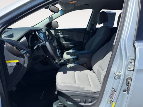 Used 2017 Hyundai Santa Fe SE FWD image 10
