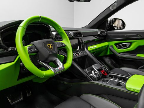 Used 2022 Lamborghini Urus image 8