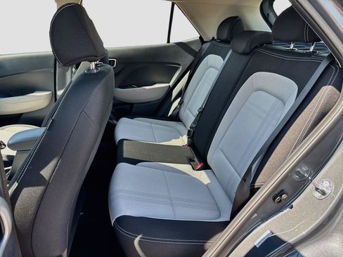 Certified 2025 Hyundai Venue SEL FWD image 11
