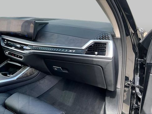 Used 2025 BMW X7 xDrive40i AWD/4WD image 18
