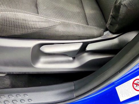 Used 2019 Toyota C-HR LE FWD image 11