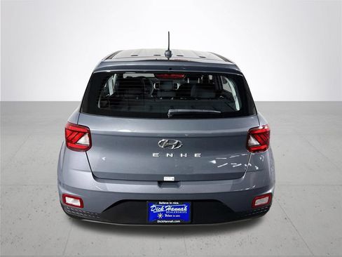 Used 2024 Hyundai Venue SE FWD image 7