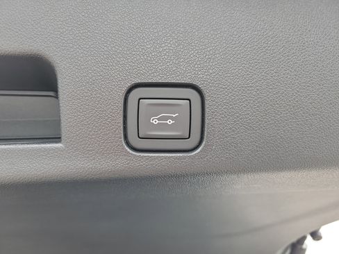 Used 2025 Chevrolet Traverse High Country FWD image 15