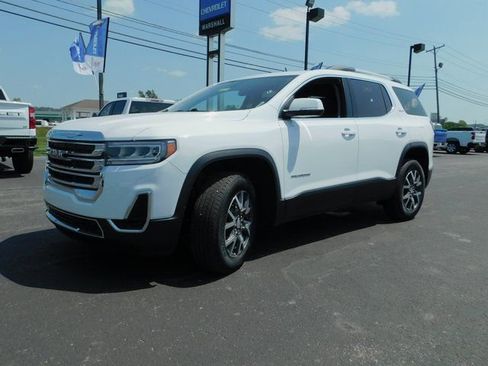 Used 2023 GMC Acadia SLE w/ Driver Convenience Package image 4