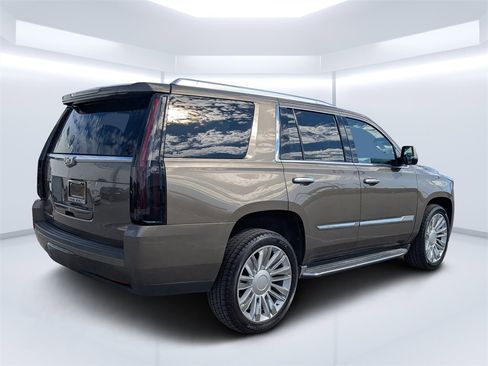 Used 2016 Cadillac Escalade Luxury image 3