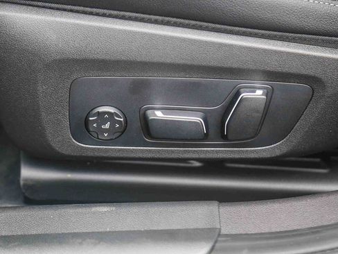 New 2026 BMW 330i Sedan w/ Convenience Package image 18