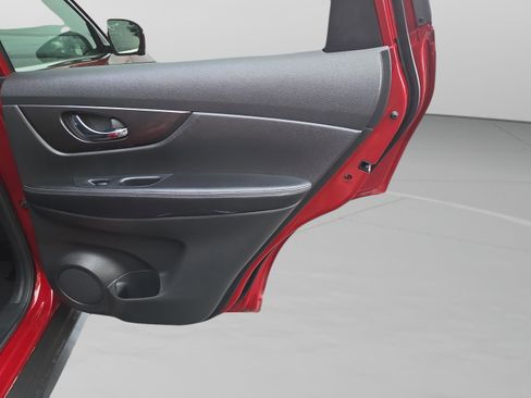 Used 2020 Nissan Rogue SV w/ Premium Package image 36