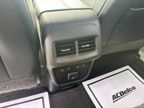 Used 2022 Chevrolet Equinox Premier AWD/4WD image 38