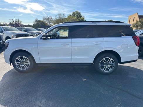 New 2025 Ford Expedition Active image 9