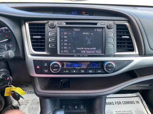 Used 2016 Toyota Highlander Plus AWD/4WD image 15