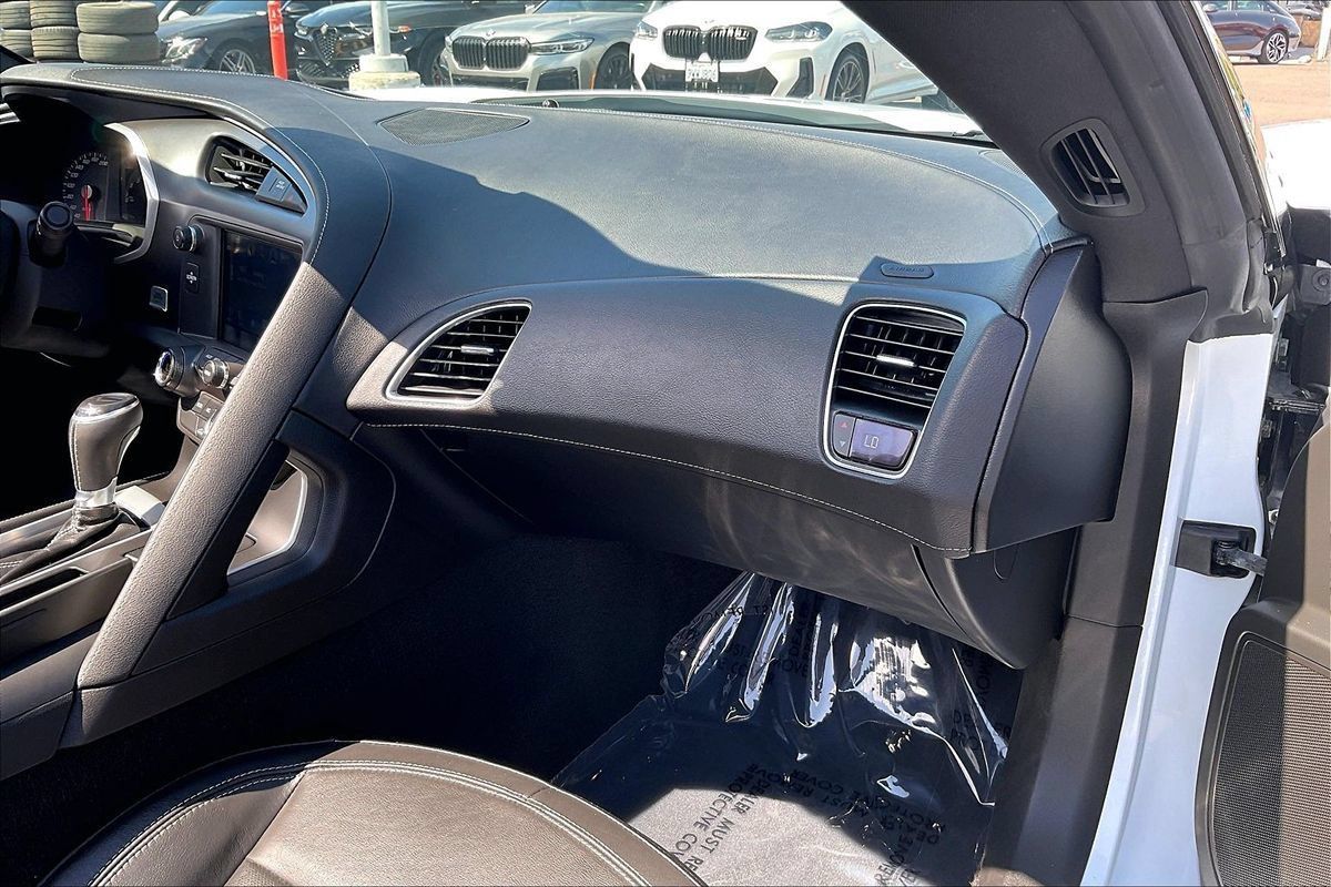 Used 2019 Chevrolet Corvette Stingray Coupe w/ Carbon Flash Badge Package RWD image 18
