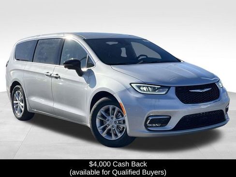 New 2026 Chrysler Pacifica Select image 1