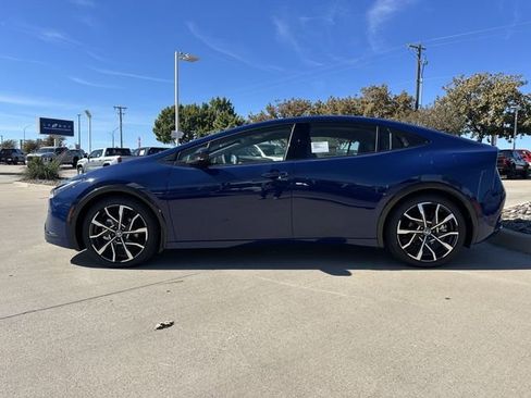 New 2026 Toyota Prius Plug-In Hybrid FWD image 2