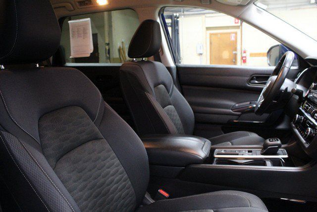 Used 2025 Nissan Pathfinder SV FWD image 11