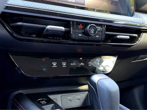 Used 2025 Nissan Kicks SR FWD image 10
