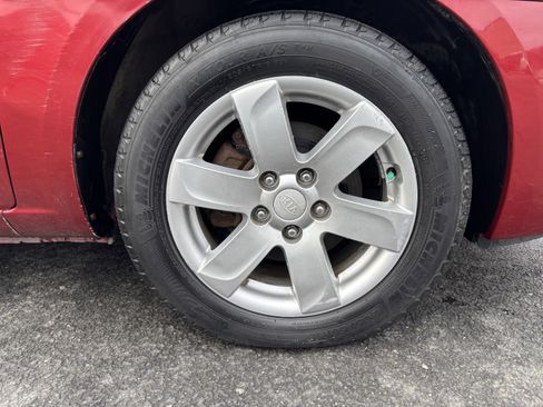 Used 2007 Kia Rondo LX w/ Convenience Pkg image 9