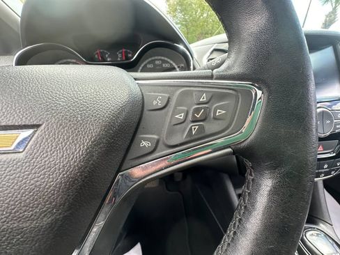 Used 2017 Chevrolet Cruze Premier FWD image 28