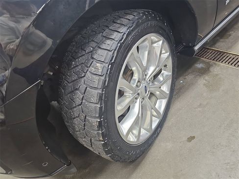 Used 2018 Ford Expedition Platinum image 32