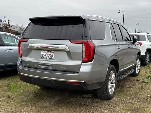 Used 2023 GMC Yukon SLT w/ SLT Luxury Package image 3