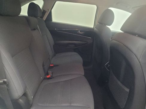 Used 2019 Kia Sorento FWD V6 image 19