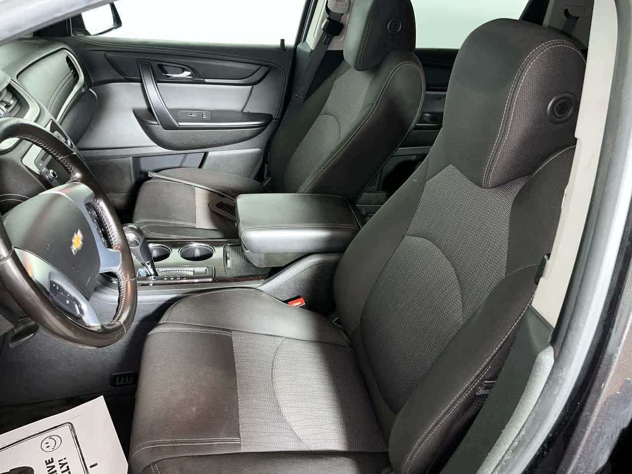 Used 2017 Chevrolet Traverse LT w/ Style and Technology Package FWD image 15