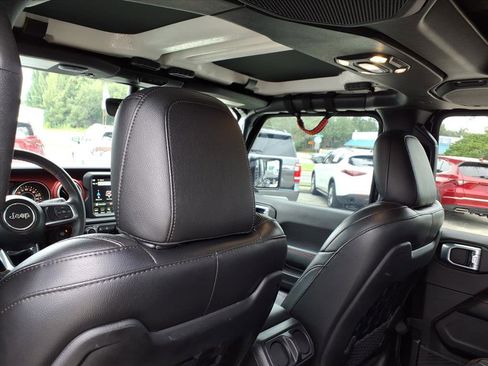 Used 2023 Jeep Gladiator Rubicon w/ Cold Weather Group image 16