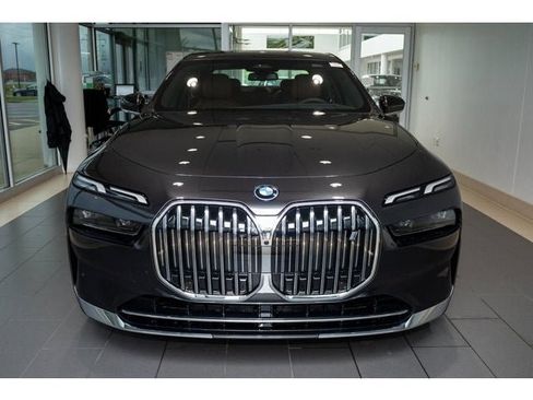 Used 2025 BMW i7 eDrive50 w/ Premium Package image 45