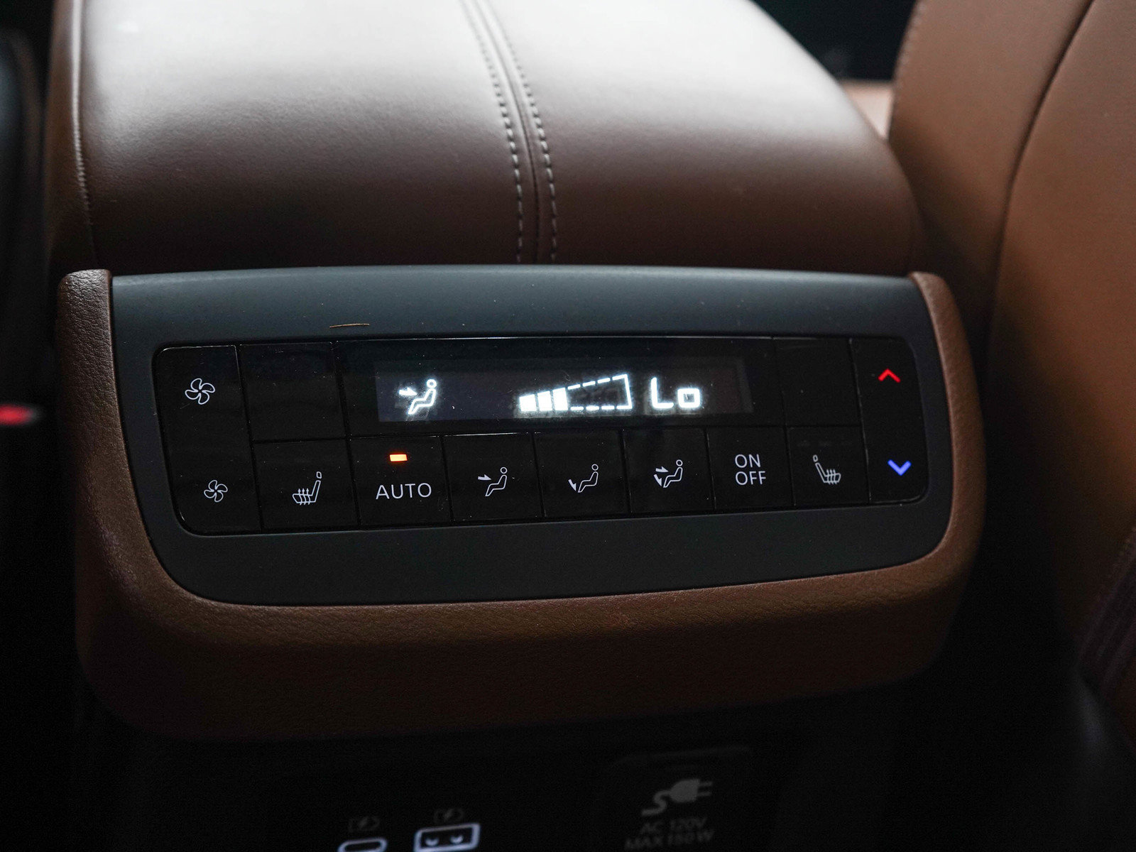 Used 2024 Nissan Pathfinder Platinum AWD/4WD image 15