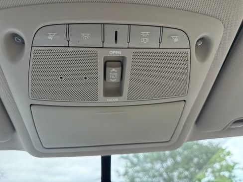 Used 2018 Nissan Rogue SV w/ Sun & Sound Touring Package AWD/4WD image 35
