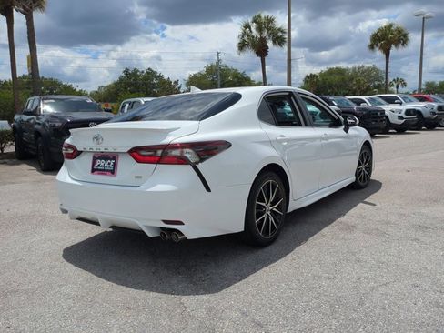 Used 2023 Toyota Camry SE image 5