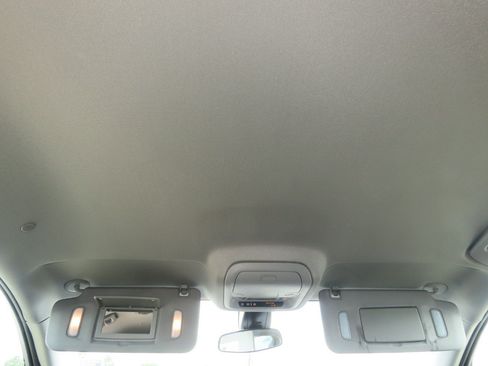 Used 2023 GMC Acadia SLE w/ Driver Convenience Package FWD image 23