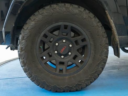 Used 2021 Toyota 4Runner TRD Off-Road Premium w/ Moonroof Package AWD/4WD image 2