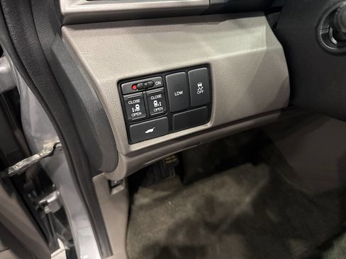 Used 2016 Honda Odyssey EX-L image 31